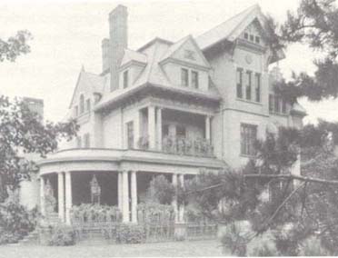 Historical picture of the Lindsay House